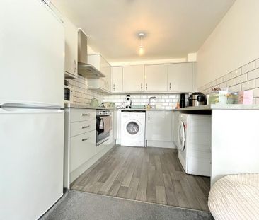 2 bedroom flat to rent - Photo 5