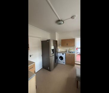 Room in a Shared Flat, Wood Green Station, N22 - Photo 2