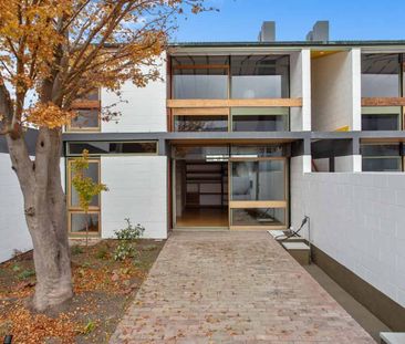 One Bedroom Heritage Apartment City West (Downstairs) with garage - Photo 4