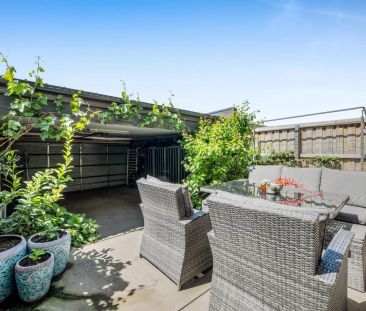 Modern Townhouse Living in a Convenient Werribee Location - Photo 2