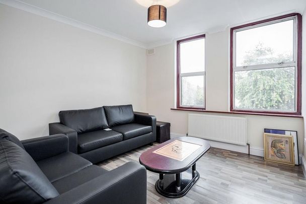 3 bedroom flat to rent - Photo 1