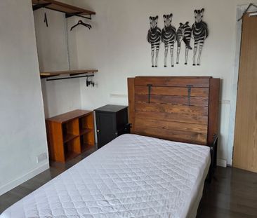 1 bedroom room to rent Garland Road, Poole, BH15 - Photo 3