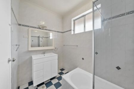 Space, Comfort & Convenience - Photo 5