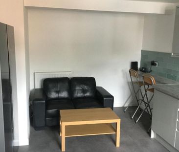 5 bedroom semi-detached house to rent - Photo 1