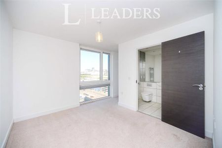 3 bedroom flat to rent - Photo 3