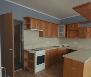 Západní slunce v bytě 2+kk s lodžií v žádané lokalitě Opava Kateřinky - Photo 2