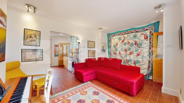 Stunning Apartment With Private Patio - Photo 1