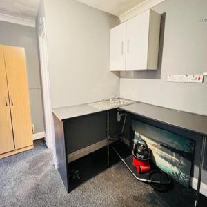 1 Bed Flat, Cromwell Road, LU3 - Photo 3