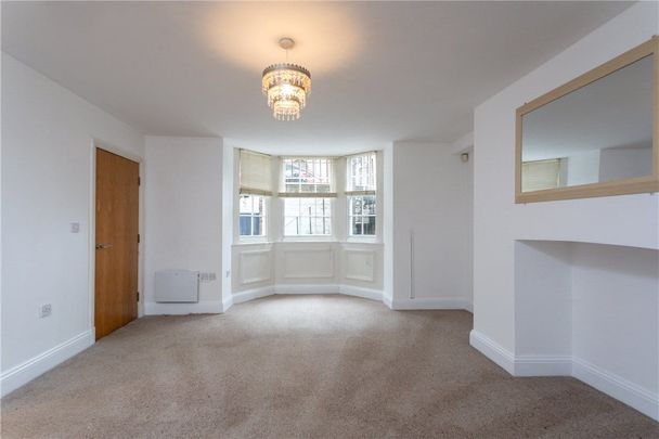 Well-presented and deceptively spacious basement two bedroom unfurnished apartment situated in York City Centre - Photo 1