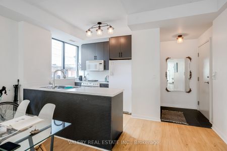 Phoebe on Queen Lofts 11 - Photo 2