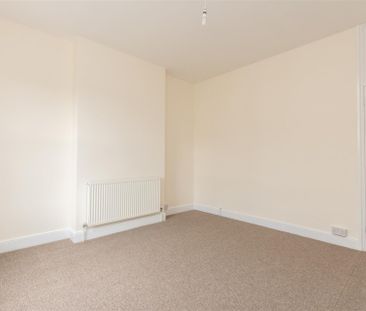 2 bedroom Semi-detached house to rent - Photo 5