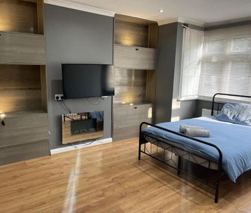 4 bedroom terraced house to rent - Photo 1