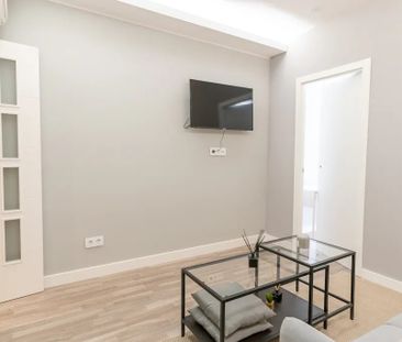 Carrer de Prats de Molló, Barcelona, Catalonia 08021 - Photo 6