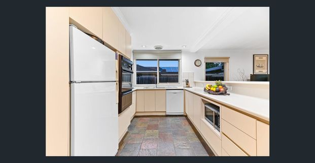 Spacious 5 Bedroom Family Home - Photo 1