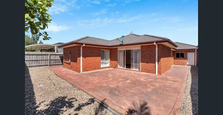 Immaculate family home in a quiet court setting - Photo 5