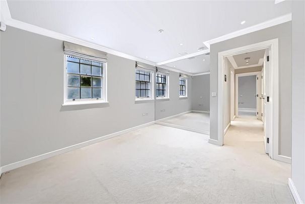 4 bedroom end of terrace house to rent - Photo 1