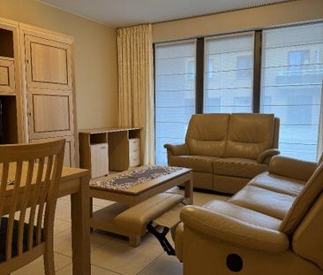 Ruim gemeubeld 2-slaapkamer appartement met terras op benedenverdie... - Photo 1