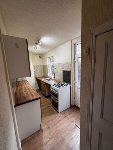 2 bedroom terraced house to rent - Photo 4