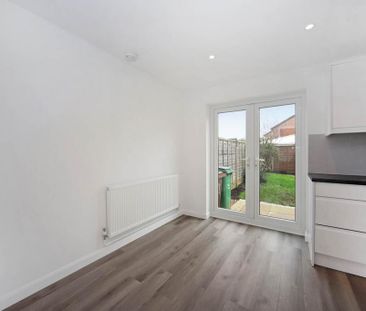 3 bedroom semi-detached house to rent - Photo 6