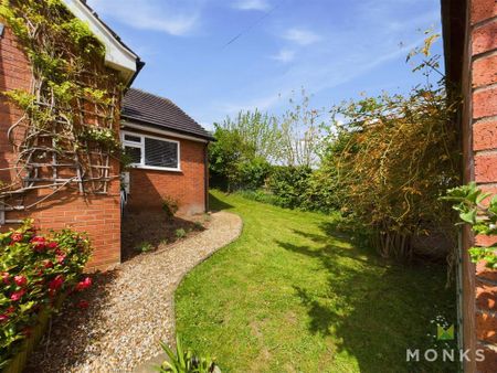 3 bedroom detached bungalow to rent - Photo 4