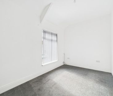 2 bedroom end of terrace house to rent - Photo 6