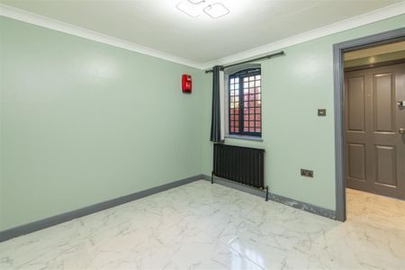 1 bed Flat To Let - Photo 3
