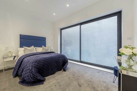 Gunnersbury Avenue, Ealing, W5 - Photo 3