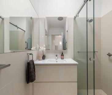 3 Bedroom Abode, Footsteps from the Beach - Photo 5