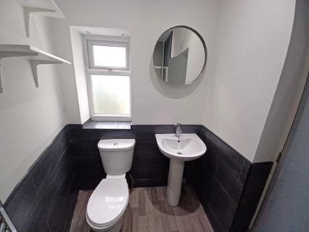 2 bedroom flat to rent - Photo 5