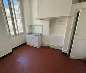 Appartement 1 pièces 35m2 MARSEILLE 1ER 435 euros - Photo 2