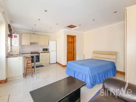 Studio to rent - Photo 2