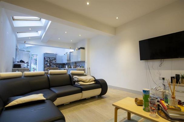 6 bedroom house to rent - Photo 1