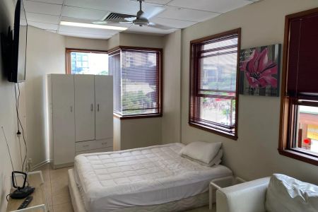 Furnished Studio Apartment - Photo 2