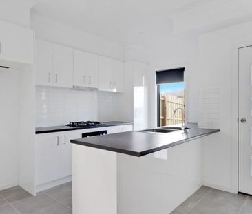 Beautiful Family Home in a Sought-After Setting! - Photo 6