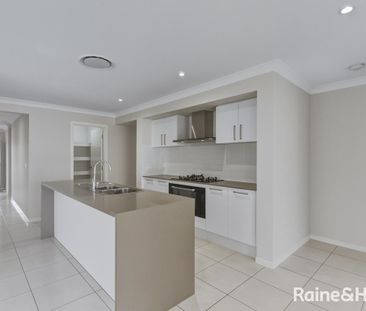 Spacious Family Home in Huntlee Estate - Photo 5