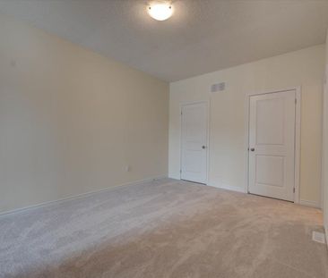 For Lease - 22 Griffith Street, Aurora, Ontario - Photo 2