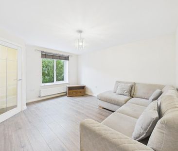 3 bedroom end of terrace house to rent - Photo 2