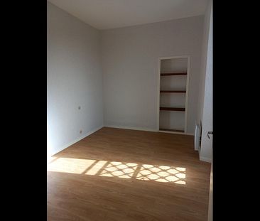 Location Appartement 2 pièces 52 m² Sainte-Sévère - Photo 5