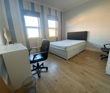 6 bedroom semi-detached house to rent - Photo 1