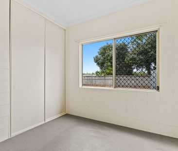 SPACIOUS FAMILY HOME - Photo 2