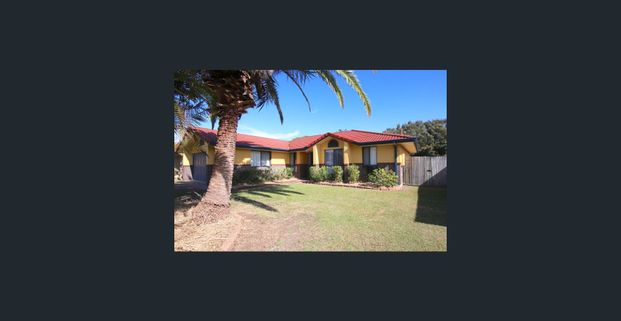 Spacious Family Home - walk to village and beach. - Photo 1