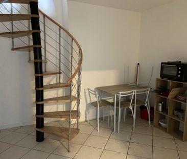 Location Appartement 2 pièces 23 m2 à Saint-Quentin - Photo 2