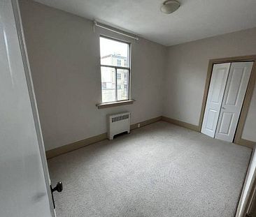 close to UBC 2 bedroom in Kerrisdale for rent - Photo 1