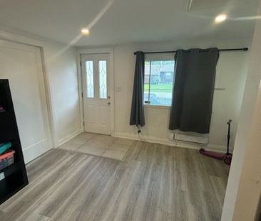 For Lease - 895 Maplewood Drive, Innisfil, Ontario - Photo 2