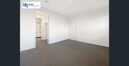 Modern 2-Bedroom Townhouse in a Prime Location! - Photo 4