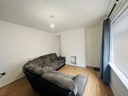 Longford Crescent, Nottingham, NG6 - Photo 2