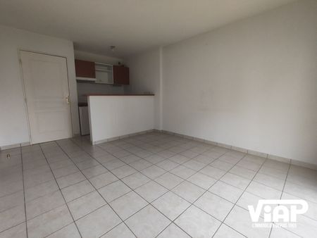 T2 DE 36 m² PROCHE PLACE DES CARMES - Photo 2
