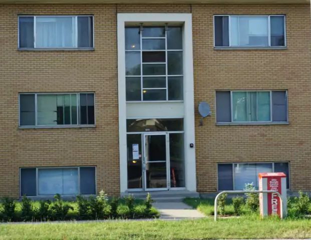One Bedroom, Spacious, Cozy, Recently Renovated Apartment in Sunalta for Rent | 1904 12 Ave SW, Calgary - Photo 1