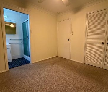 Stylish & Spacious Townhouse Living in Prime South Penrith Location - Photo 4