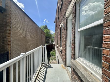 Pie-IX : Logement de 2 chambres à coucher avec possibilité de stationnement extérieur, offert en location non-meublée ! - Photo 2
